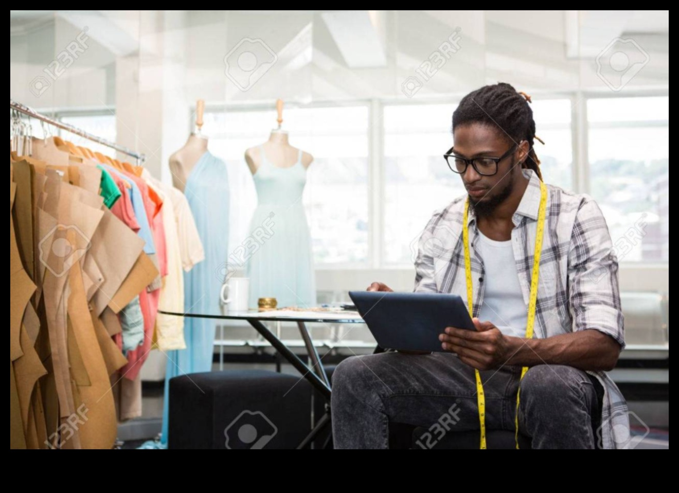 Atbrīvojošs stils: modes un interjera dizaineru rīku komplekts