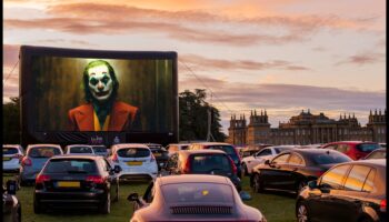 Automašīnas izklaide: automašīnā iebūvēta videoelektronika kinoteātrim uz ceļa