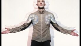 Kaprīze satiekas izmantojot Tech Eleganta dizaineru futrāļu un aksesuāru atlase modes entuziastiem 4 Fashion Meets Tech: dizaineru futrāļi un aksesuāri stila entuziastiem